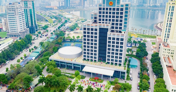 Tiếp nhận người hoạt động không chuyên trách vào làm công chức khi đáp ứng đủ tiêu chuẩn, điều kiện